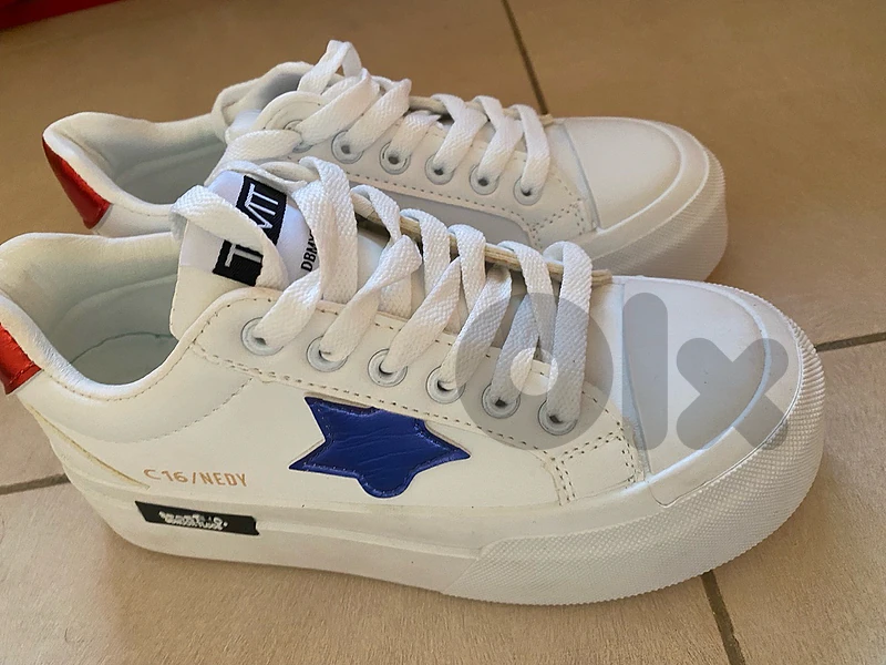 sneakers size: 37