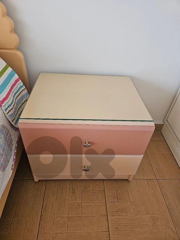 Full bedroom - used like new.