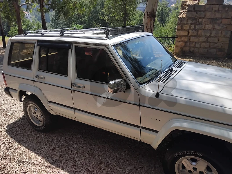 Jeep Cherokee 1988 black motor