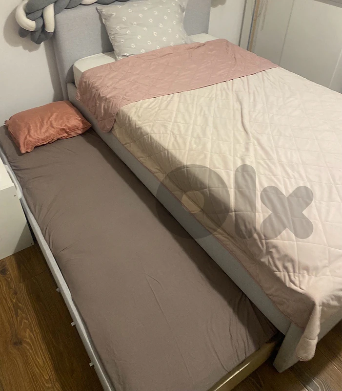 Bed with drawer bed