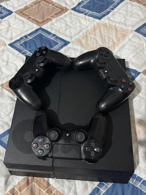 ps4 with 3 controllers