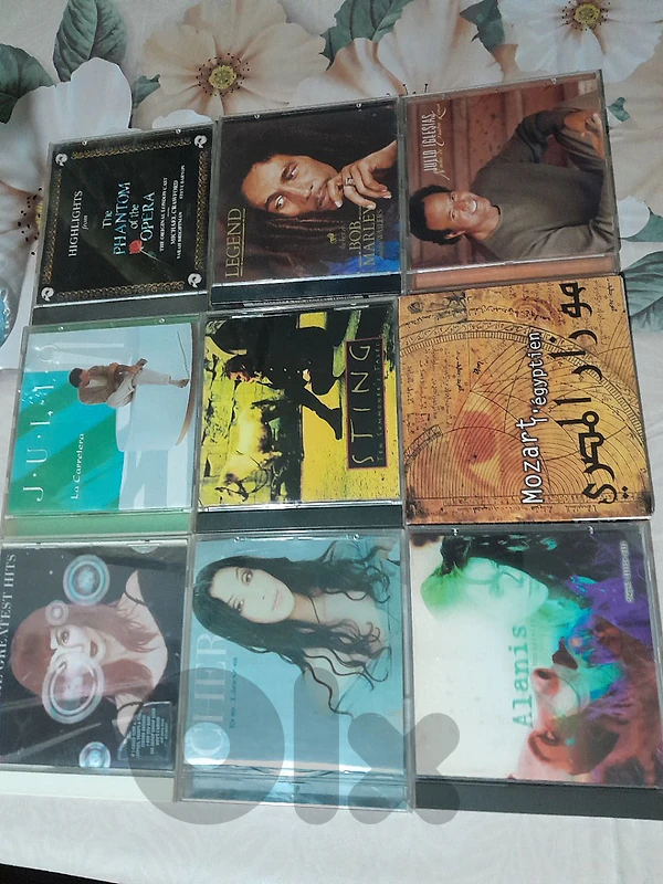 9 originals cds b 20 $.