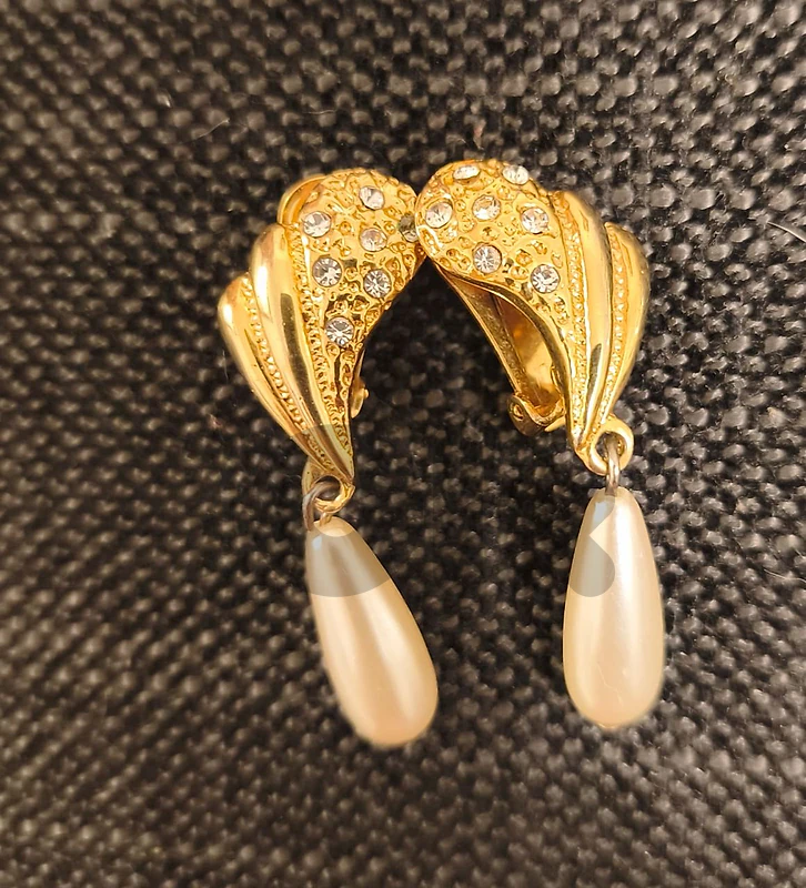 Elegant vintage earrings