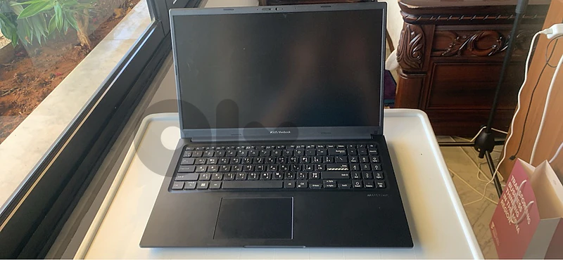 ASUS VivoBook 15 (Used like new]