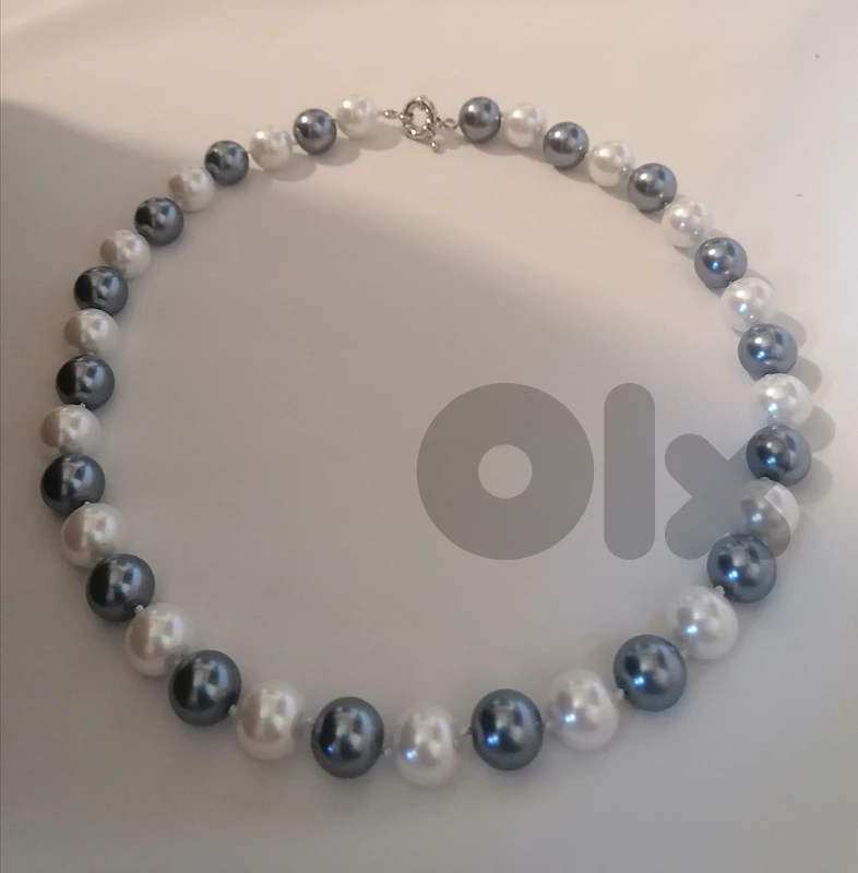 Dyed Gray & White Shell Pearl Necklace