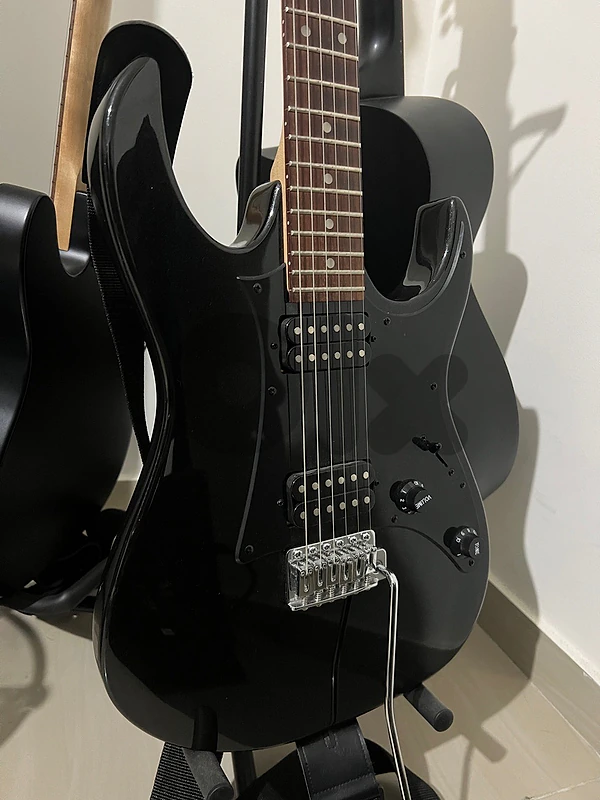 Ibanez gio for beginners + ibanez small amp