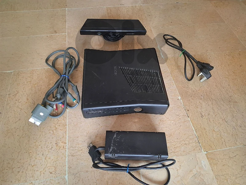 broken xbox 360 with kinect