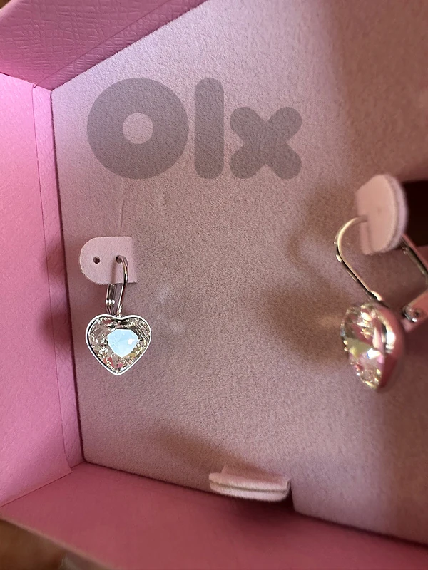 Swarovski PE HEART CRYIRHS earings  5687414, Swarovski Guarntee