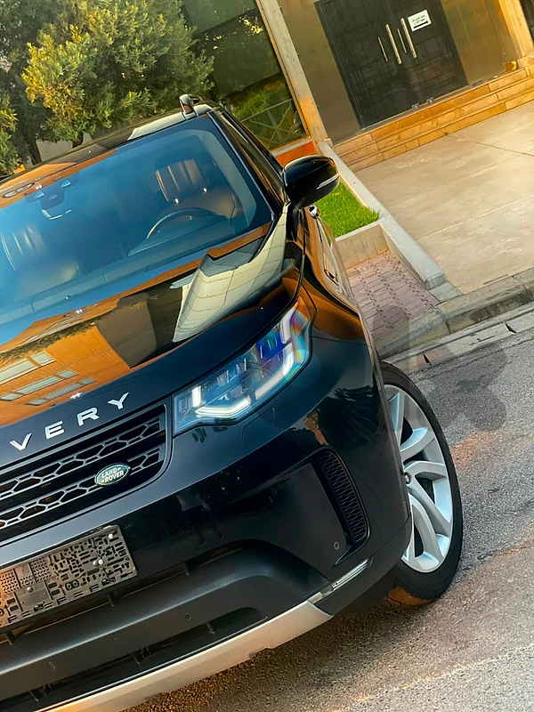 Land Rover Discovery 2018 Luxury Black Hawk
