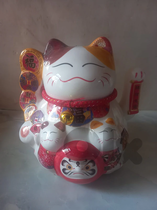 Traditional Japanese porcelain cat with waving hand works on 2 AAA ba