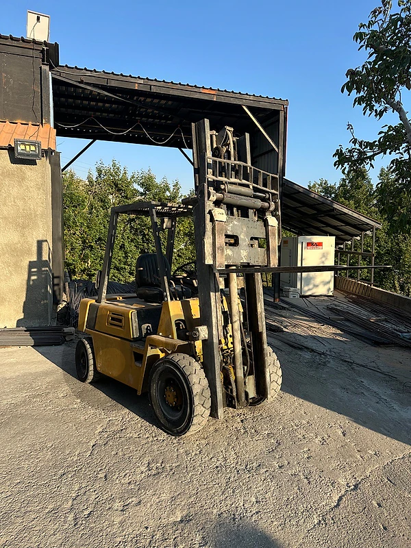 سكتريك Komatsu Forklift Diesel 2 Ton – Side Shift – 3.5m Lift