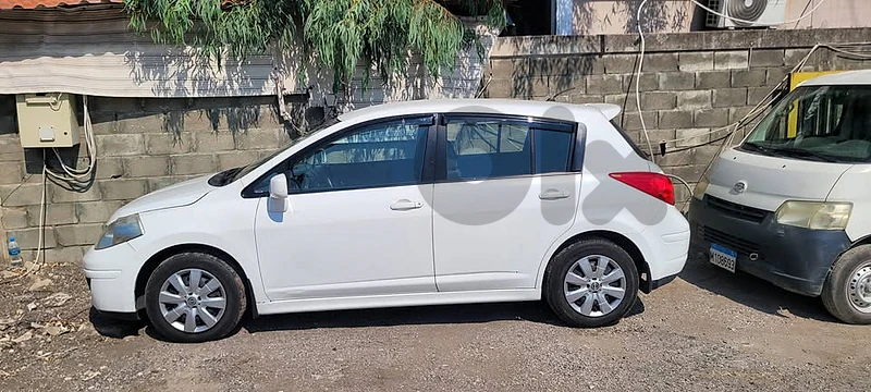 Nissan tiida versa 2008
