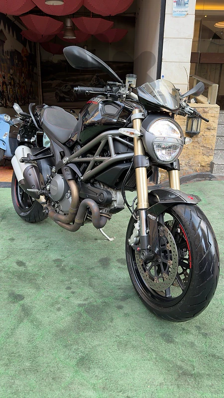 motorcycle gor sale ( Ducati monster 1100 ( EVO )