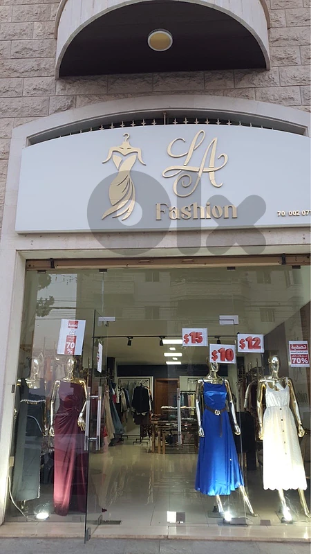 ديكور محل ملابس للبيع