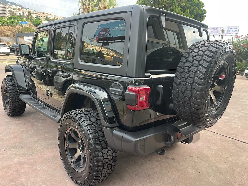 Jeep Wrangler Sahara 2018 super clean