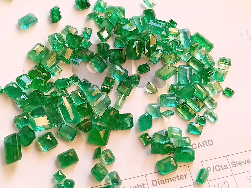 natural mix emerald 400 ct parcel
