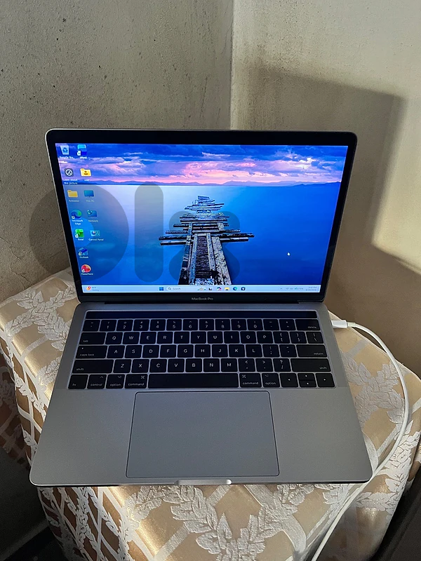macbook pro 2017 super clean 16gb ram 512gb nvme