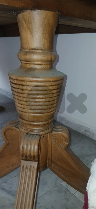 طاولة سفرة كبيرة الحجم بلا كراسي 76901011