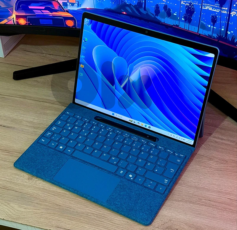 SURFACE PRO 11 
SNAPDRAGON X 10