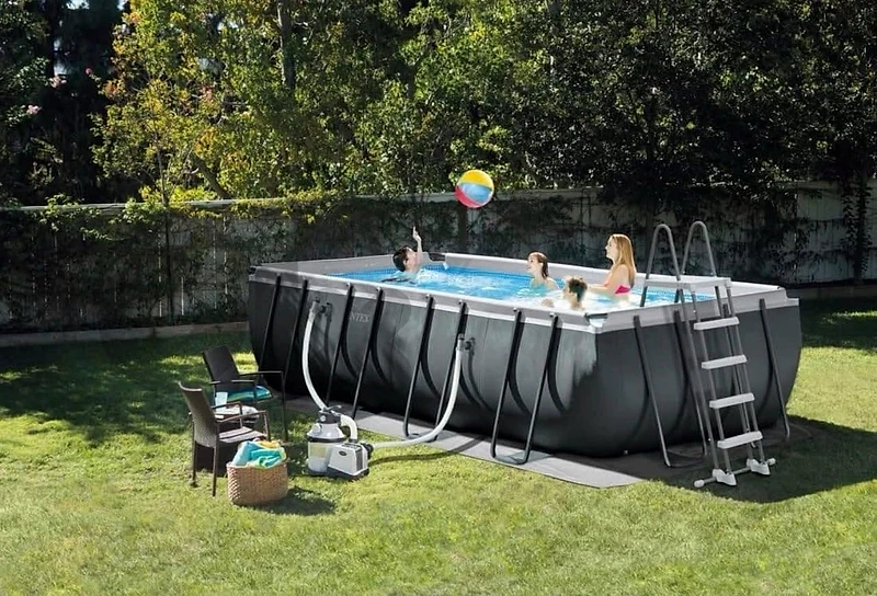 A huge swimming pool ONLY for 800$