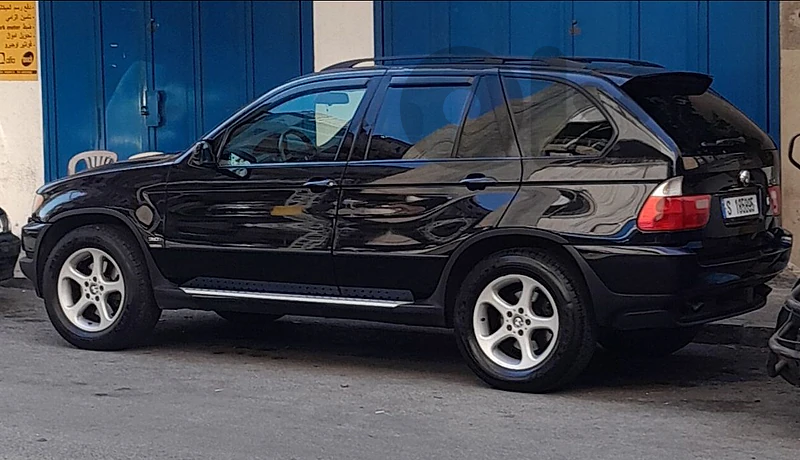 بي ام دبليو الفئة  2002 x5  اسود