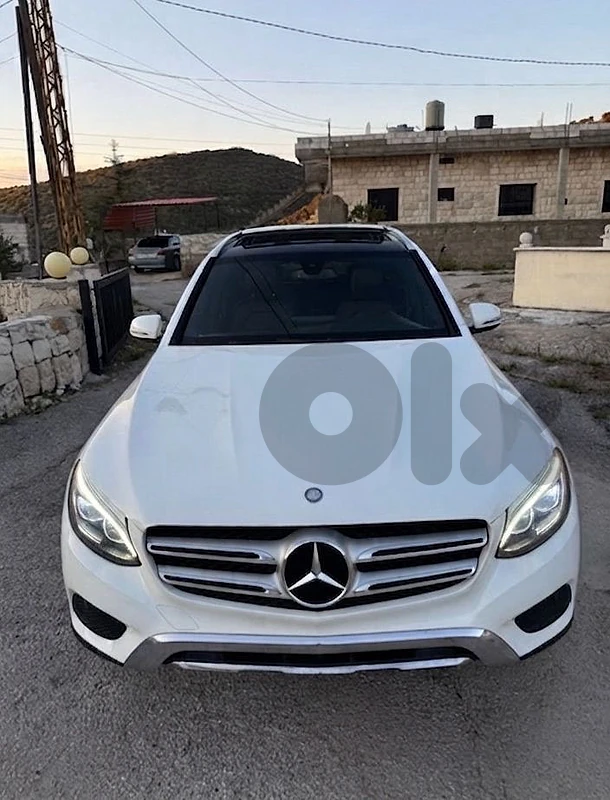 GLC 300 2018 ! 4matic ! Clean Carfax ! New Arrival !
