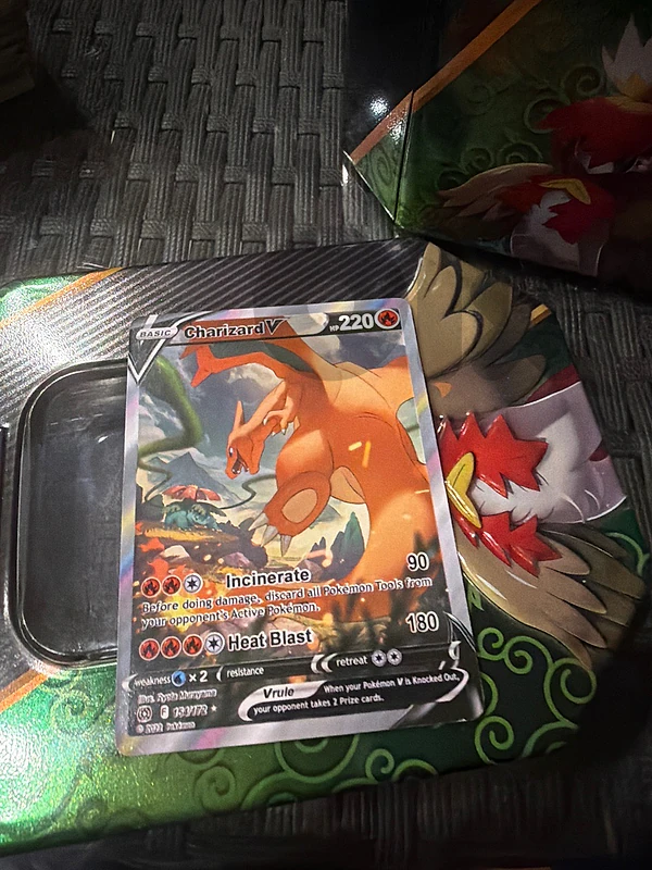 Pokemon card charizard V ( mint condition )