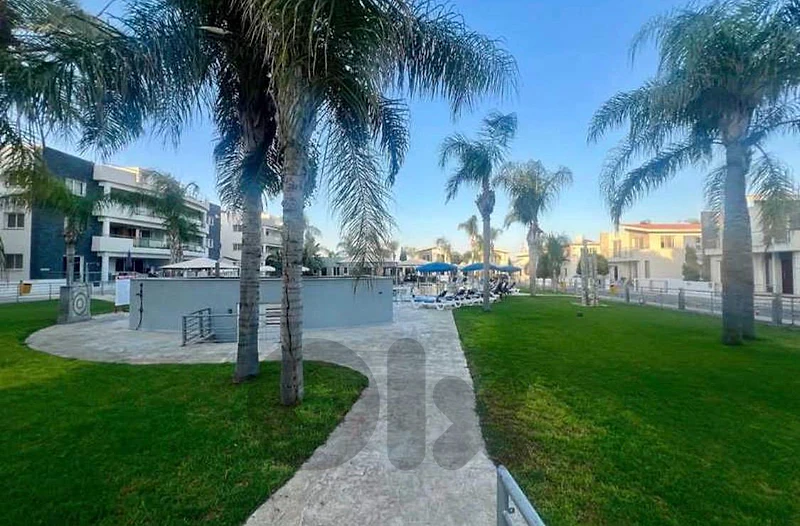 pool 2 bedroom apartment for sale in larnaca cyprusشقة للبيع في قبرص