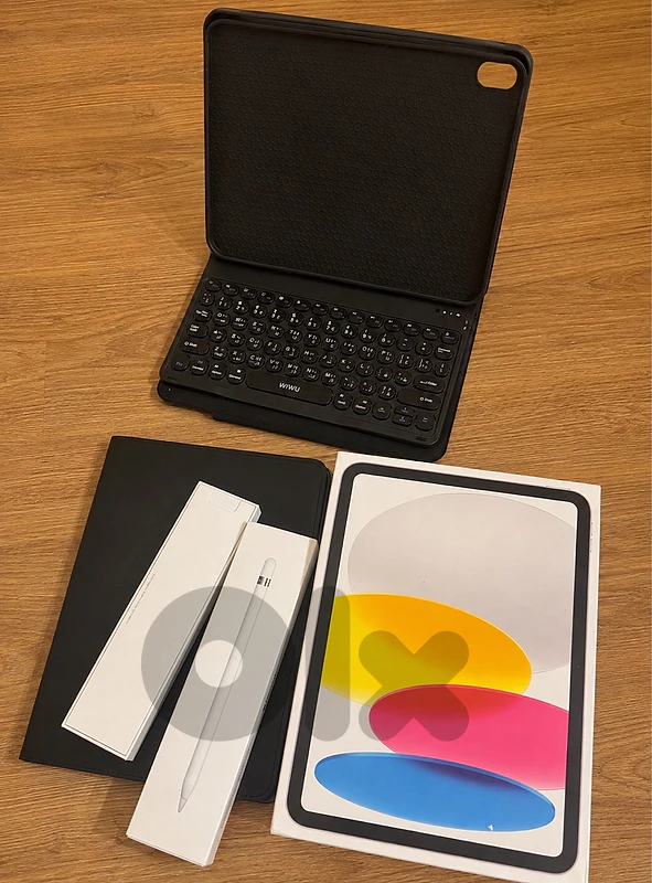 iPad 10 (64GB) Huge Pack: Keyboard, 2 Pencils, 2 Cases