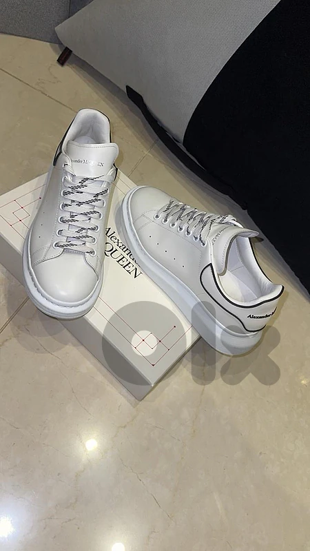 Practicly new alexander mcqueen