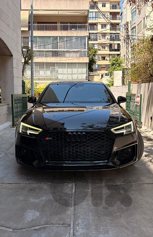 Audi A4 2019 S line TFSI look Rs4(2wheel drive)