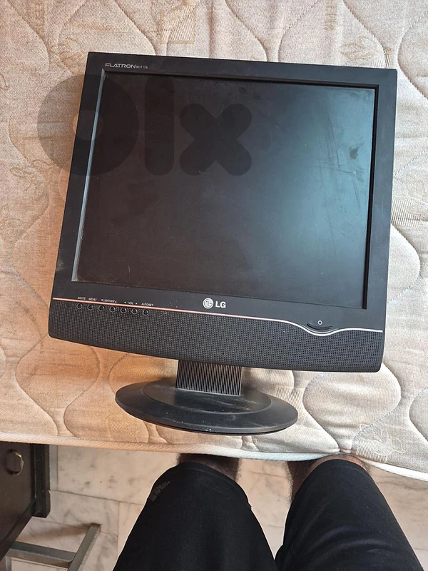 LG Flatron 17 inch square LCD