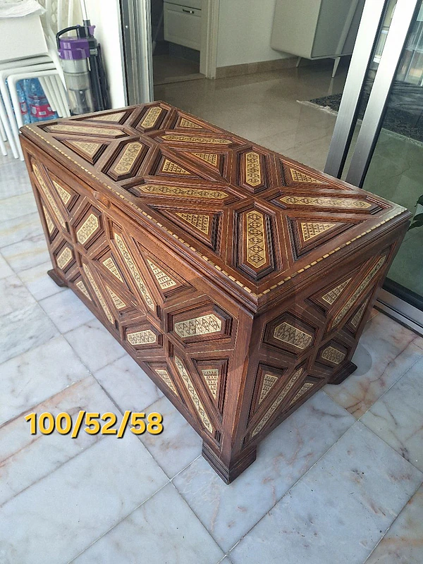 صندوق شرقي انتيك رائع جدا مرصع بالصدف خشب جوز مسيف صافي