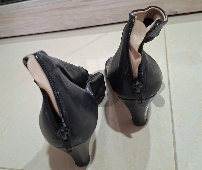 Black semi-boots peep-toe