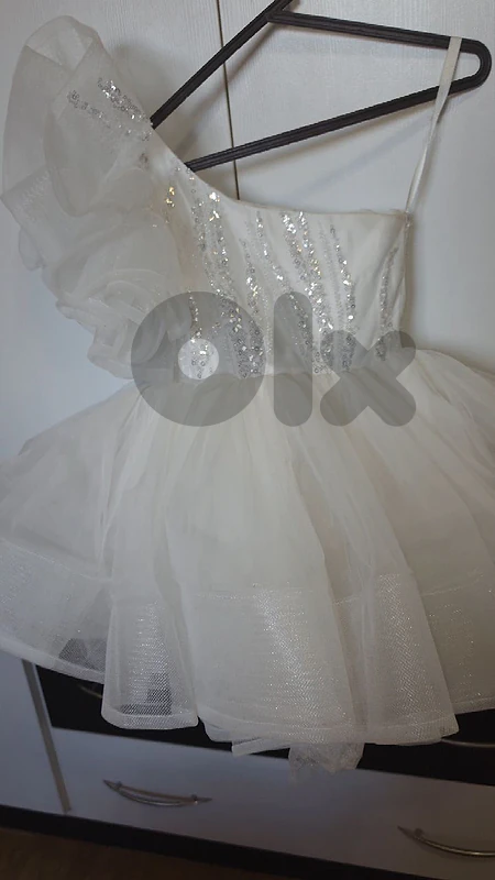 gir white l dress