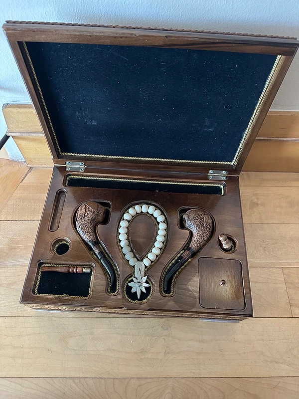 Vintage smoking pipe collectors set