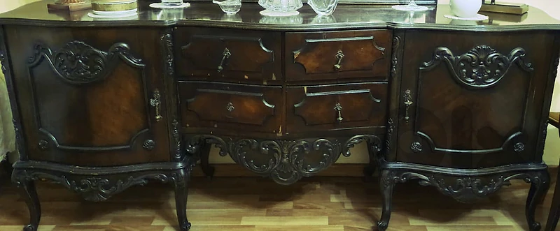 Sideboard/Buffet - Dining room display cabinet - Table with 6 chairs