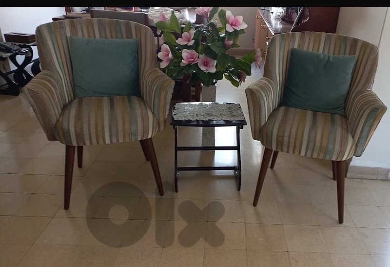 3 seaters + 2 seaters + 2 armchairs +side tables
