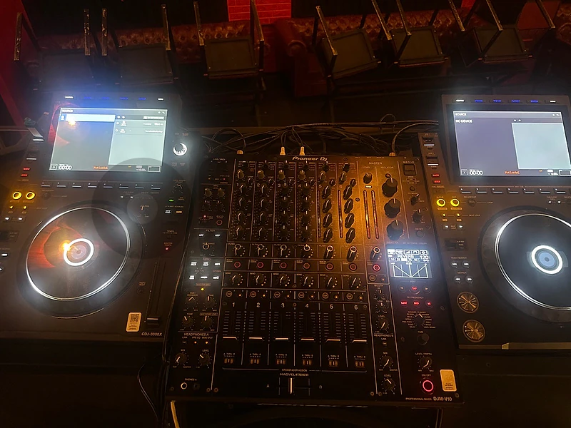 v10/3000xdj