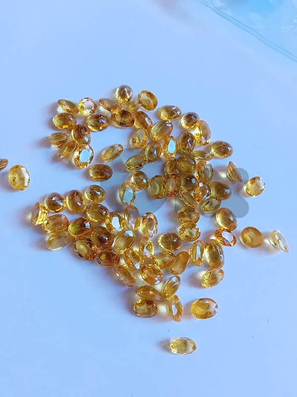 natural yellow sapphire 125.84 ct . 5000$