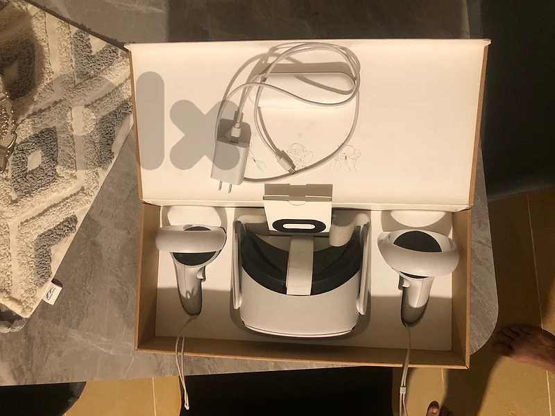 vr oculus quest 2 مستعملة فقط اسبوع واحد بعدها بكرتونتها ونظيفة