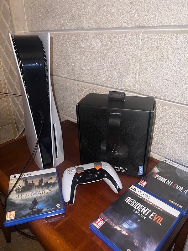 PlayStation 5 (Disc Edition / "Fat" model) — Used only 1 month