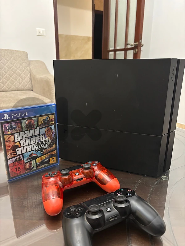 Playsation 4 1000 gb like new + 2 original controllers + Gta 5