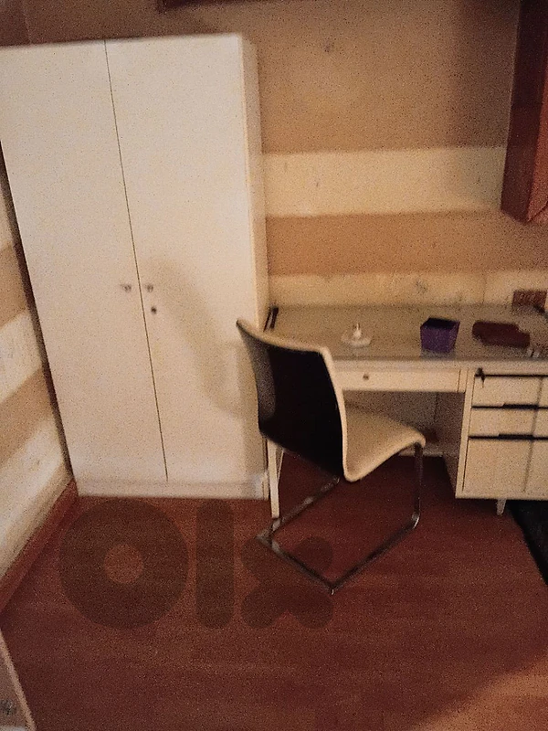closset + office steel desk + chair