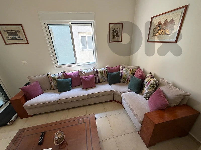 Large L-Shaped Sofa Set with Wooden Arms – Excellent Condition