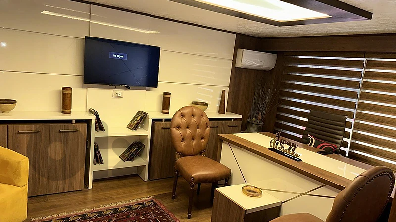 Commercial Office for Sale or Rent in Bchara el Khoury - 95m²