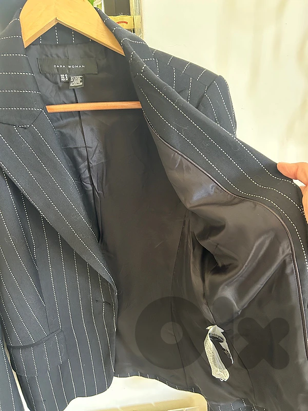 ZARA Black Striped Blazer – Size 42 – New