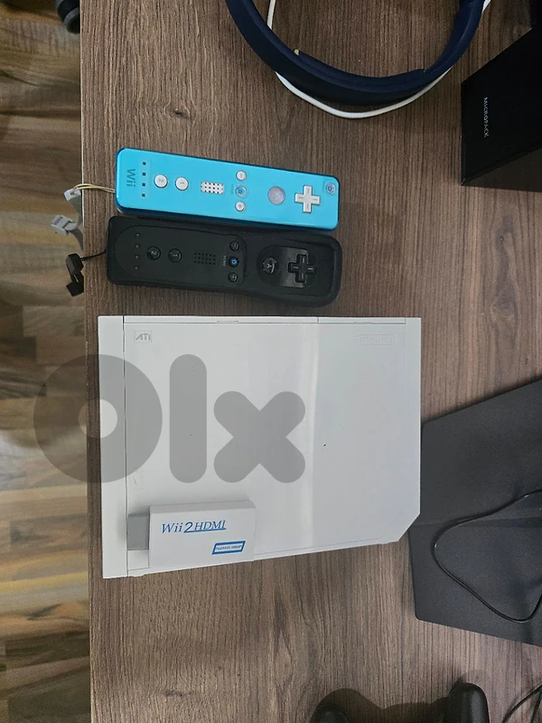 nintendo wii  with 2 controllers, cables, wii2hdmi and sensor bar