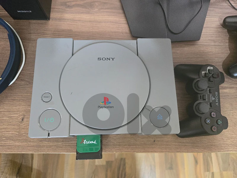 PS1 with one game, 1 wireless controller and 1 memory card
