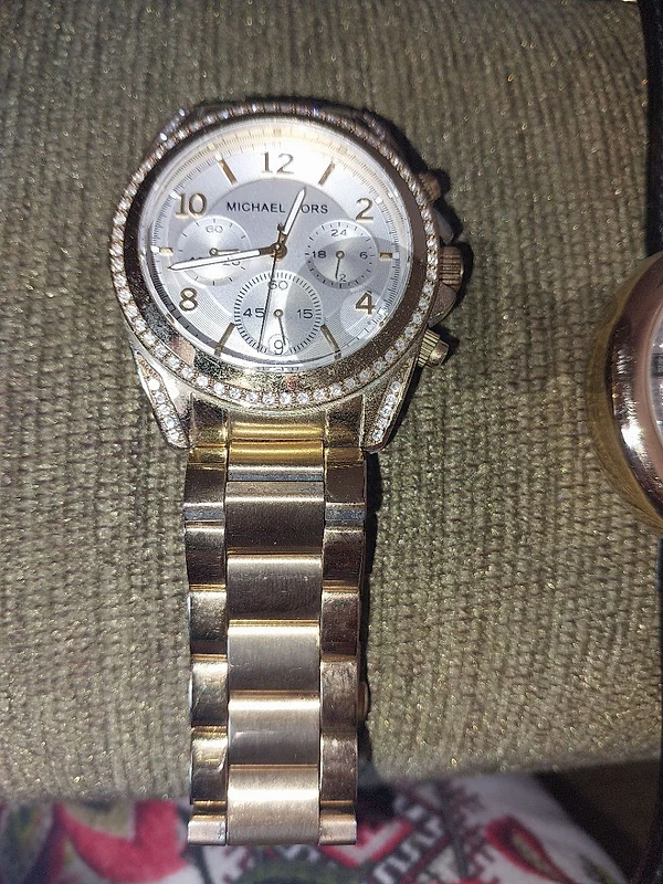 wach michael kors used in good condition